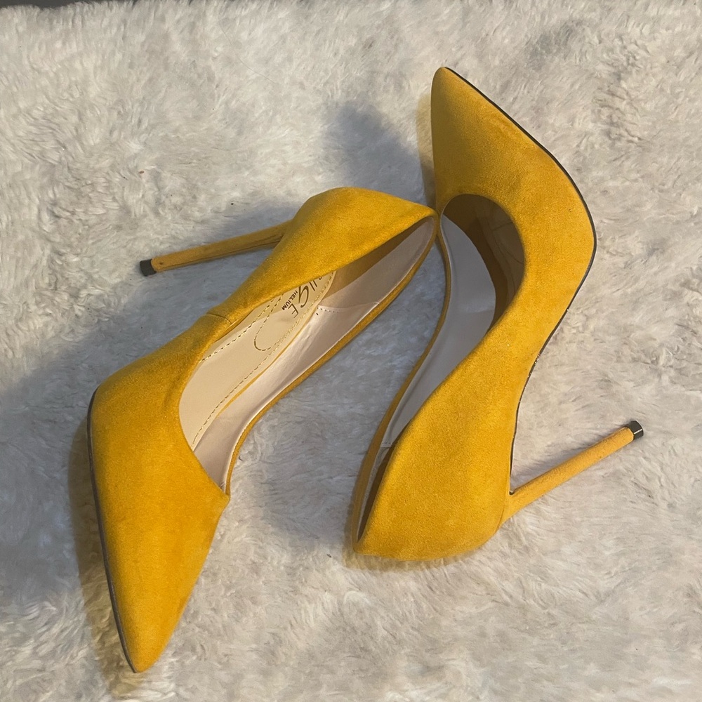 Fall fun heel! Rouge Helium Color Mustard| Size 8. Lightly loved.